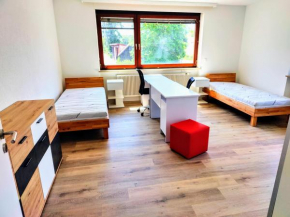 Gemeinschaftsunterkunft Doppelzimmer für max 8P I 2 Bäder I Küche I einzeln oder komplett buchbar